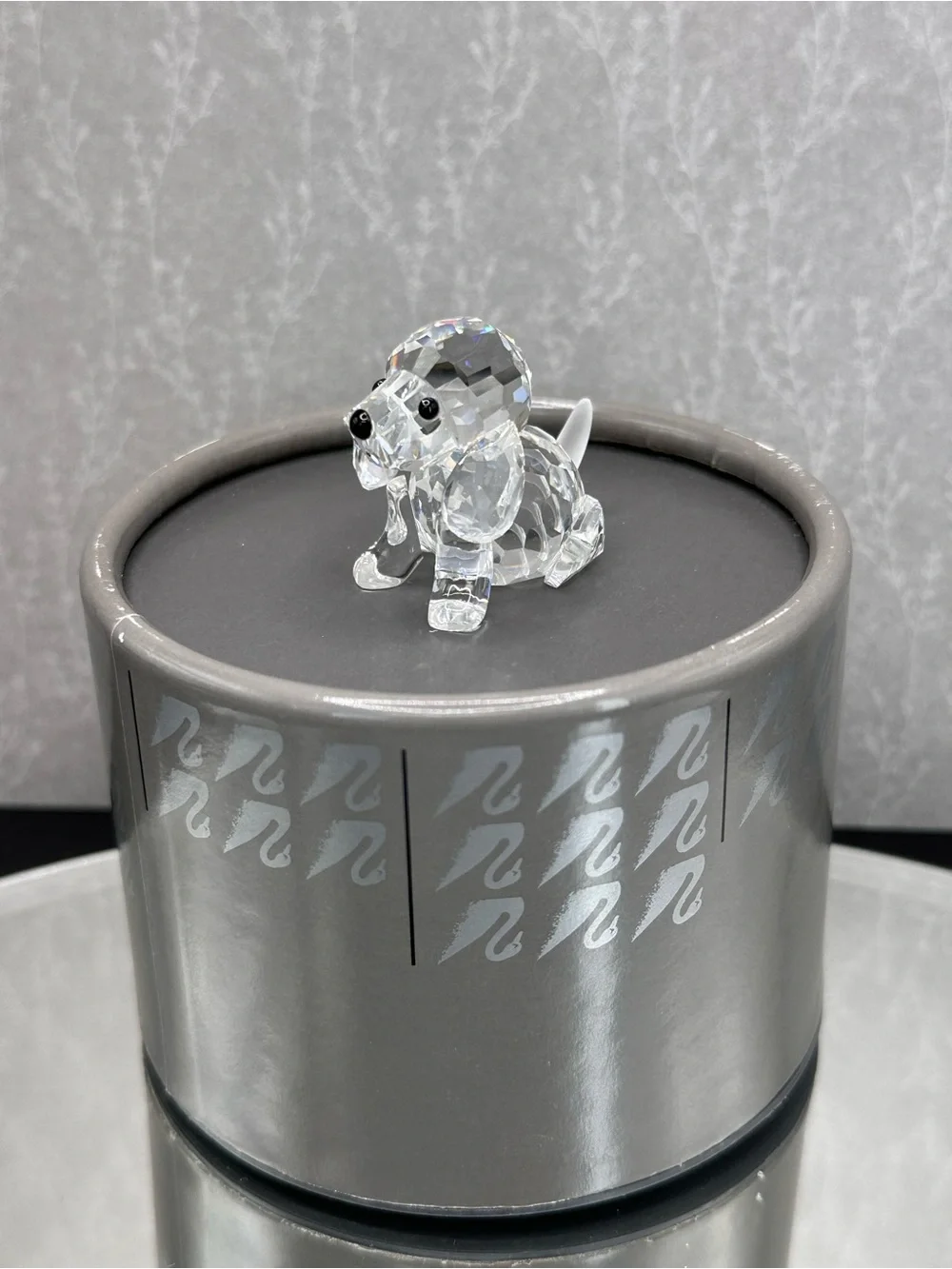 Swarovski crystal figurines collectables retired - Sitting beagle with box